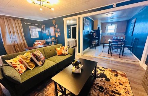 Russell House | Buffalo & Bourbon-1 Bed1 Bath Private Condo