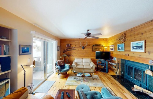 Elkhorn Village Apartment | Buffalo Charmer