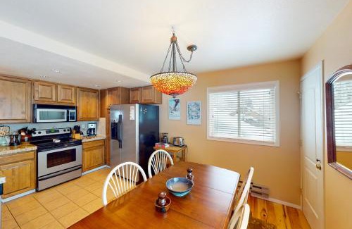 Elkhorn Village Apartment | Buffalo Charmer