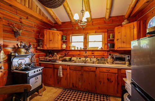 Floyd Cabin | Buffalo Hollow Preserve & Cabin in the Blue Ridge MountainsnPet Friendly