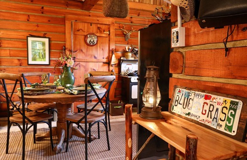 Floyd Cabin | Buffalo Hollow Preserve & Cabin in the Blue Ridge MountainsnPet Friendly