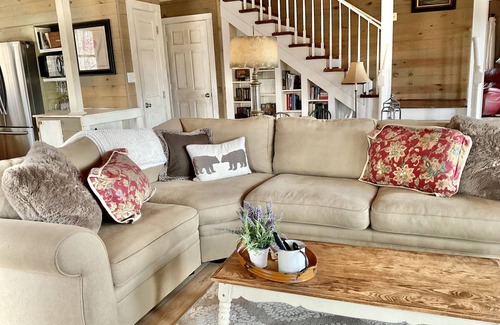 Mt. Sherman Cabin | Buffalo River Farmhouse-Only 2 miles to Kyle's Landing on the Buffalo River!