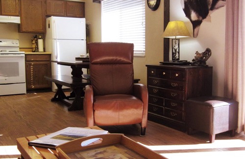 Horse Butte Condo | Buffalo Roam Condo * Comforts of Home for 6 * Minutes from Yellowstone