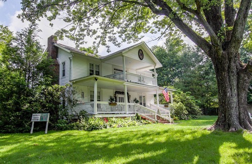 West Jefferson House | Buffalo Tavern Bed and Breakfast, Madam's Room