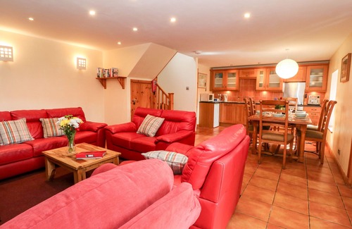 Weem Cottage | BUGABOO COTTAGE, pet friendly, with a garden in Aberfeldy