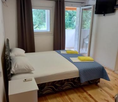 Podmaine Apartment | Bugenvilija