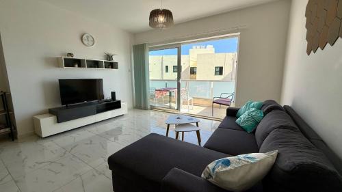 Bugibba Apartment | Bugibba modern spacious 2 bedroom apartment with parking