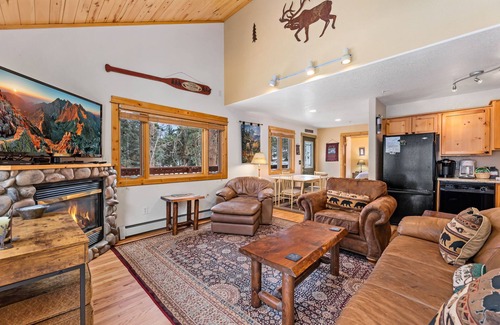 Fall River Estates Condo | Bugle Pointe A04 (Private Hot tub) River Views!