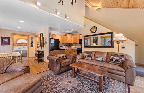 Fall River Estates Condo | Bugle Pointe A04 (Private Hot tub) River Views!
