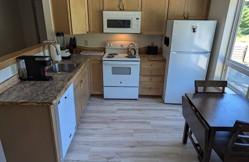 Packwood Apartment | Bugling Elk Bungalow: Cozy apartment with two queen beds in enchanting Packwood