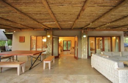 Hoedspruit House | Buhala @ 411