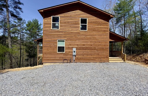 Brasstown Cabin | Built in 2022 includes hot tub, fire pit, ping pong & views in NC Mountains!