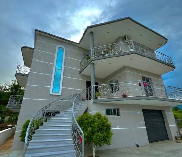 Lazarat House | Bujtina Amar