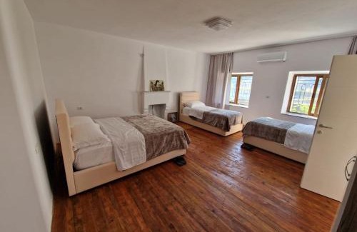 Koman House | Bujtina Dalmacia