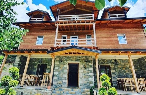 Lezhe House | Bujtina Dini