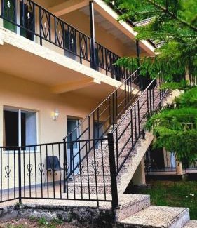 Shale Hotel | Bujtina Te Grima