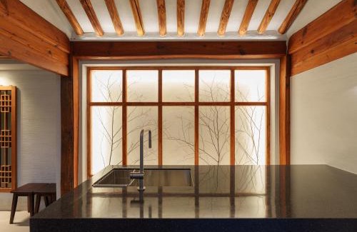 Gahoe-dong Apartment | Bukchon Hanok - 'Yul Jae' The access code is sent by message