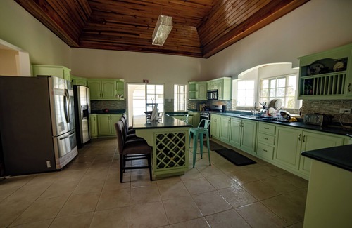 Whitehouse Villa | Buki Ocean View, 8 B/R, Sleeps 16+, with Chef