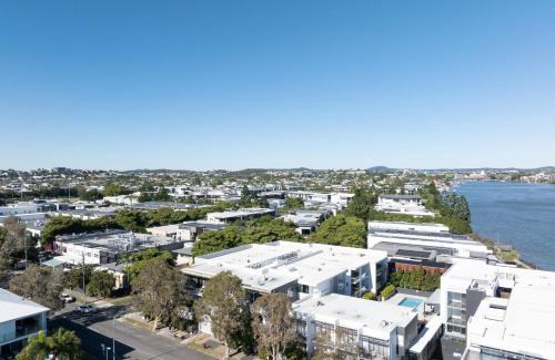 Bulimba Apartment | Bulimba Bliss Elegant, Airy & Scenic Getaway