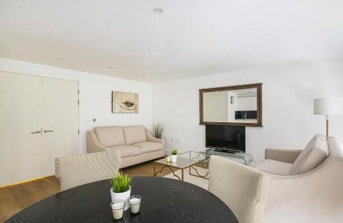 Covent Garden Apartment | Bull Inn Court - Walking distance to Covent Garden Square