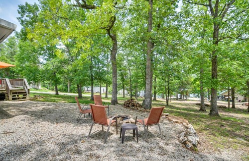 Cedarcreek House | Bull Shoals Lake Home with Porch - Steps to Water!