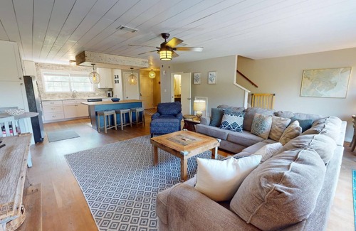 Tybee Island House | Bulldawg Beach Bunker - Small Dog Friendly