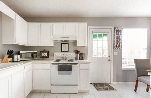 Starkville Condo | Bulldog Academy. Convenient to MSU. Safe location.