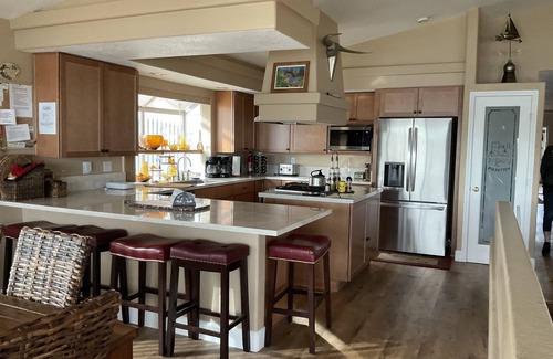 Bullhead City House | Bullhead City Riverfront Rental 4 Bedroom 3 Baths W/Sandy Beach & private dock