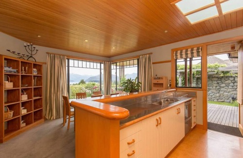 Wanaka House | Bullock Creek Chalet · Lake & mountain views