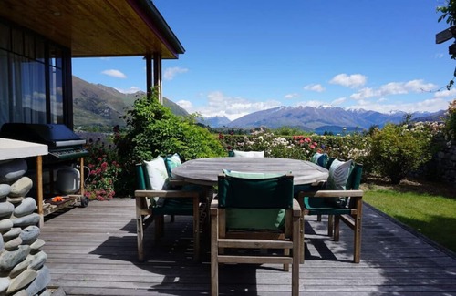 Wanaka House | Bullock Creek Chalet · Lake & mountain views