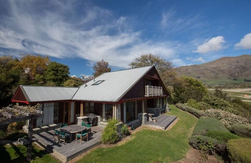 Wanaka House | Bullock Creek Chalet · Lake & mountain views