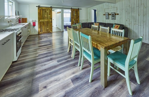 Brisbane Waterfront House | Bulwer Beach House - On the front