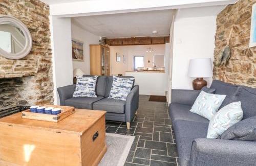 Salcombe House | Bumblebee Cottage