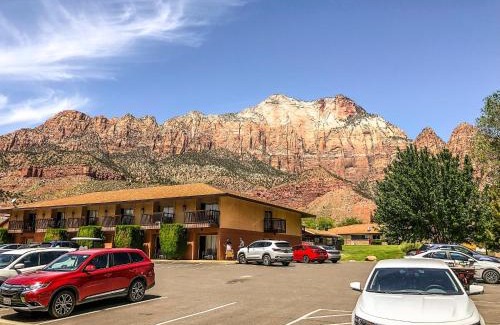 Zion National Park South Entrance Hotel | Bumbleberry Inn
