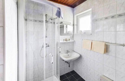 Sankt Kanzian am Klopeiner See House | Bungalow on Lake Klopein with garden