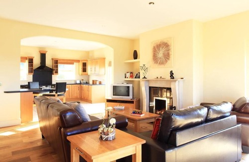 Dawros Cottage | Bun Cill Athat - secluded mountainside location overlooking Kenmare Bay & Area