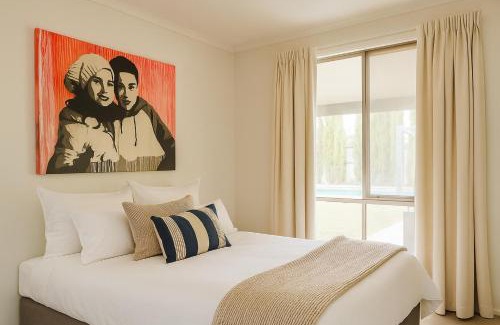 Bundalong House | Bundalong River Retreat & Poolside Bliss