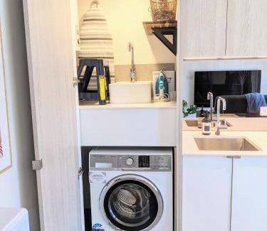 Lyneham Apartment | Bunduluk - Chic cosy apt, WiFi, Netflix, walk to food & shops