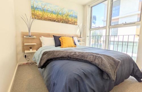 Lyneham Apartment | Bunduluk - Chic cosy apt, WiFi, Netflix, walk to food & shops