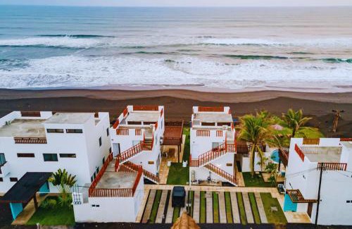 Chisec House | BungaLoose Casa Jaws Oceanfront