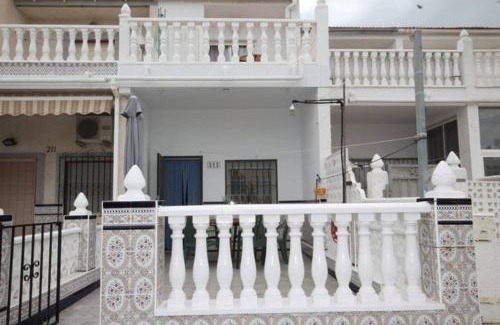 Torrevieja House | Bungalov u Růžové laguny