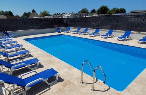 Biville-sur-Mer House | Bungalow 6 people in campsite*** with heated swimming pool