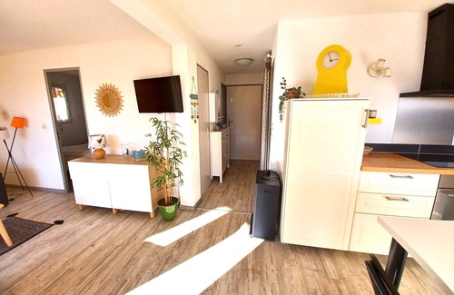 Saint-Pierre-la-Mer Apartment | Bungalow 6 pers. Garden Air conditioning Sea view Swimming pool in residence