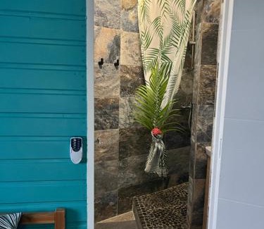 Sainte-Marie Apartment | Bungalow avec piscine