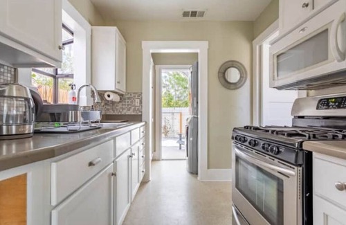 Sierra Madre House | Bungalow Bliss 5 min. To Pasadena or walk to town