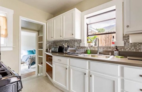 Sierra Madre House | Bungalow Bliss 5 min. To Pasadena or walk to town