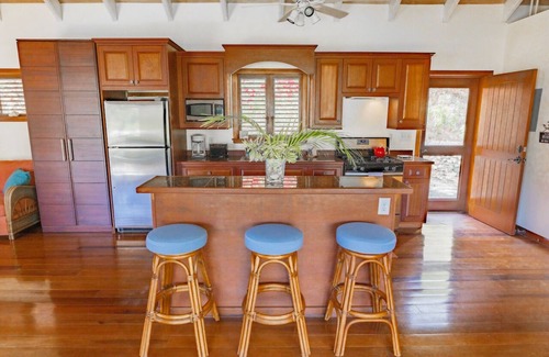 Estate Little Plantation House | Bungalow Blue ~ 1 bedroom w/AC in heart of Coral Bay