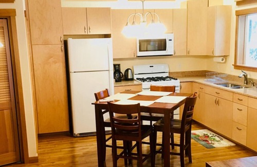 Mendenhall Valley House | Bungalow & Breakfast - On the Way To The Glacier!