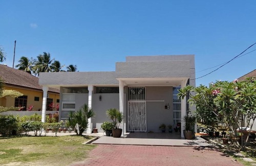 Dungun House | Bungalow By The Sea @ Dungun