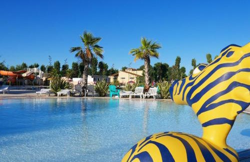 Vias House | Bungalow charmant près de Vias avec piscine partagée